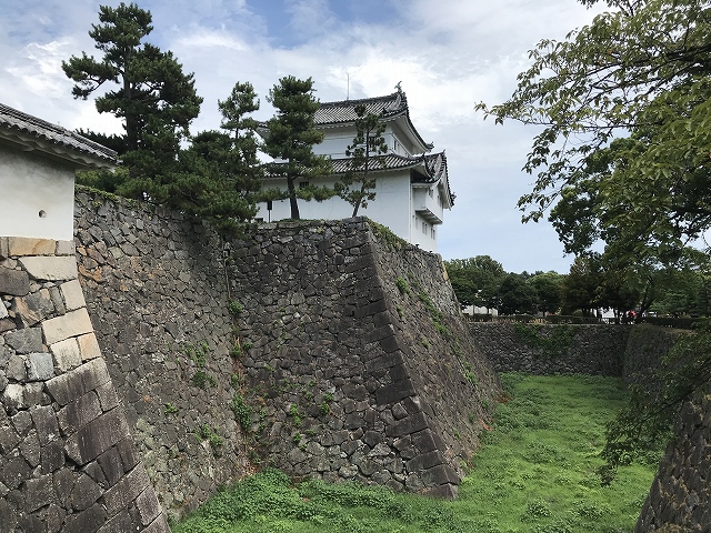 名古屋城　堀と東南隅櫓