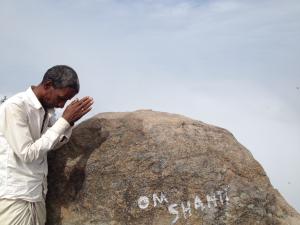 アルナーチャラ山頂のリンガム岩