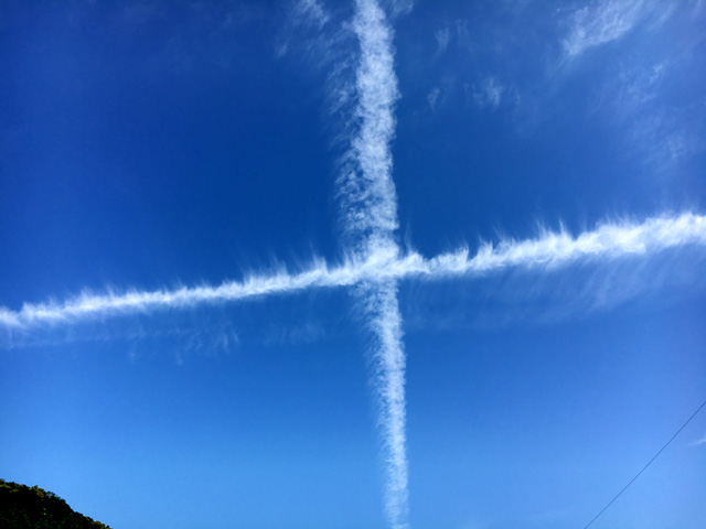 十字飛行機雲
