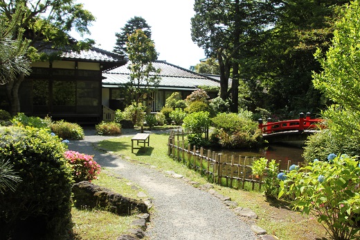 「菊華荘」の日本庭園