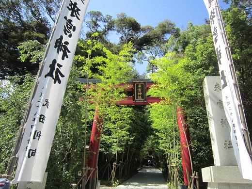 「来宮神社」入口の赤鳥居