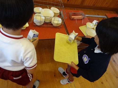 小学校給食交流 (4)
