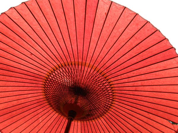 茶店の赤い傘